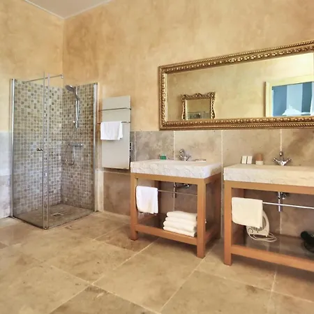 מלון Chateau De Beguin 3*