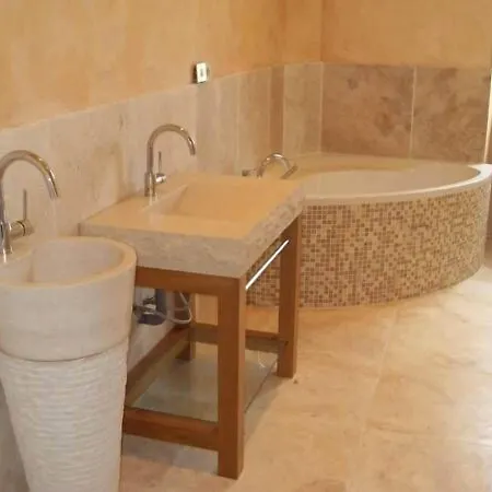 Chateau De Beguin 3*